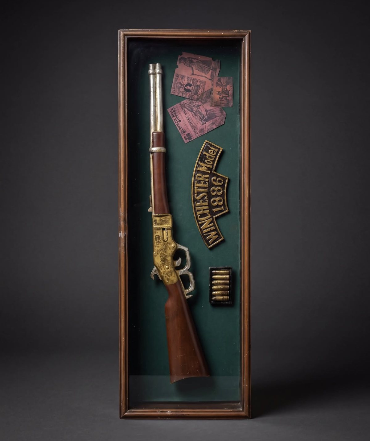 Winchester model 1886 tüfekli gölge kutusu — fotoğraf 1