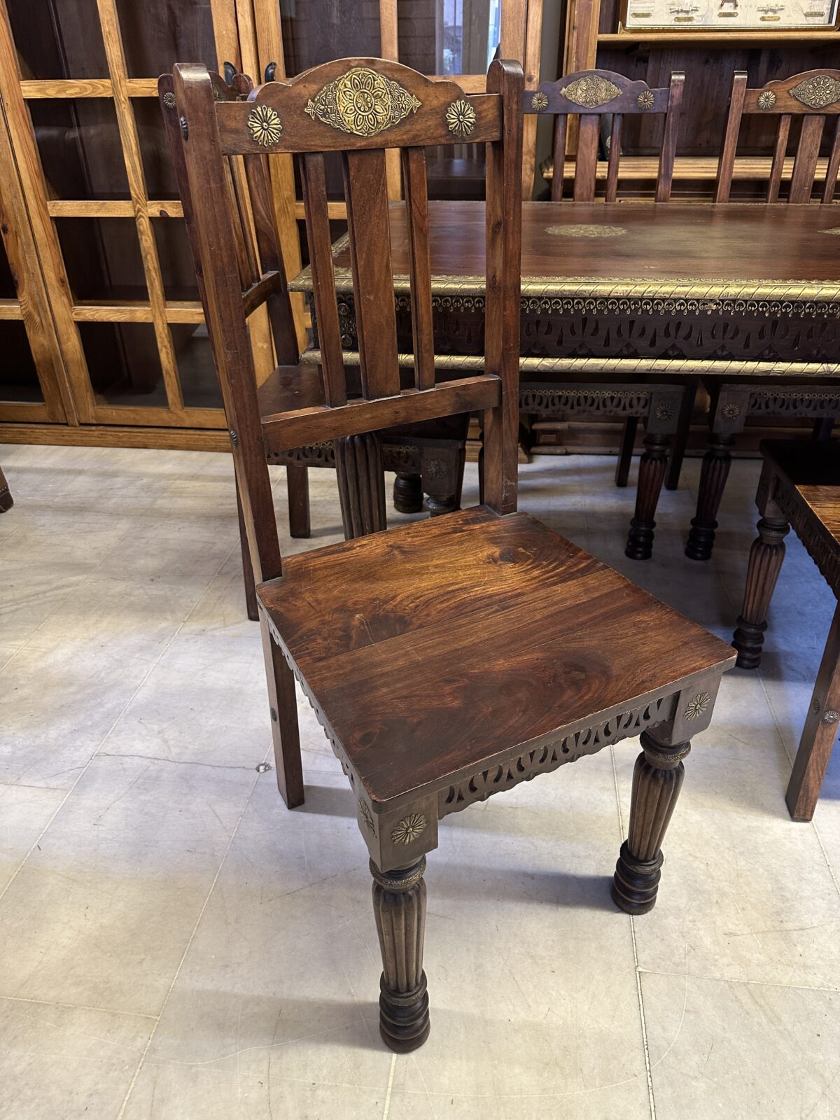 Kervan pirinç işlemeli masa sandalye - Görsel 4