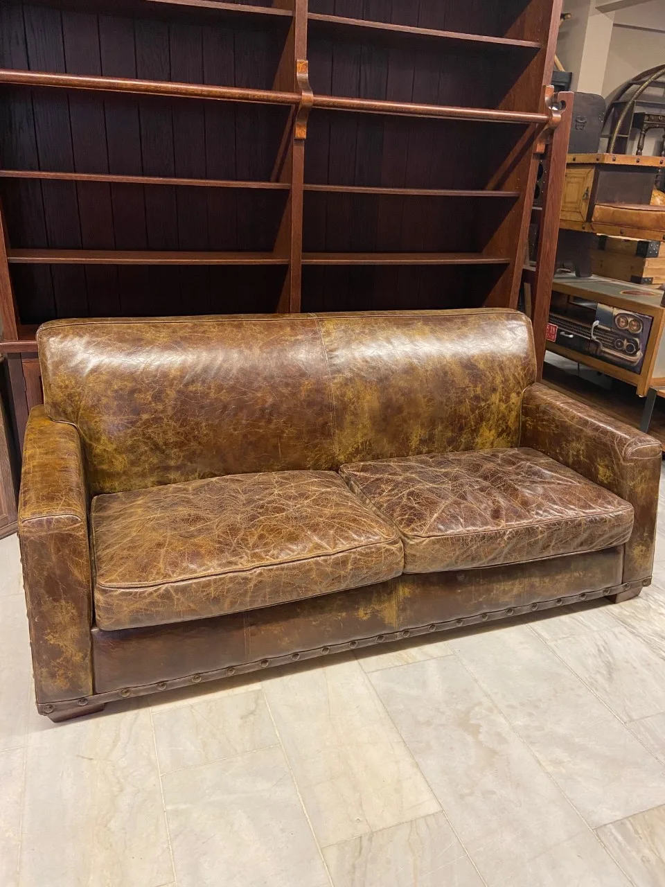 AMERİKAN BUFFALO DERİSİ KANEPE - Görsel 1