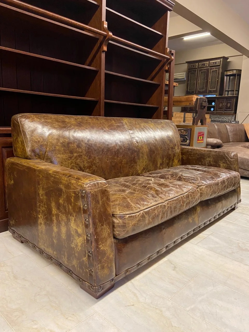 AMERİKAN BUFFALO DERİSİ KANEPE - Görsel 3