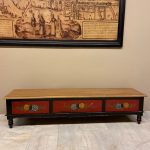 ÇİÇEK DESENLİ ESKİTME TV SEHPASI