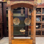 İTALYAN AHŞAP SÜTUNLU TEŞHİR VİTRİN