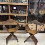 Florentine Savonarola Sandalye, Tamamen El Oyması Ceviz ve Balmumu Cilalı