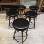 AHŞAP ÜZERİ DERİ BAR SANDALYELERİ