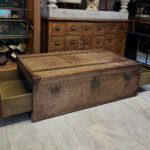 Vintage El Boyalı Eskitilmiş Kahverengi Deri Sehpa