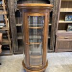 Ahşap oval teşhir vitrini