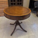 İngiliz üzeri deri çekmeceli sehpa