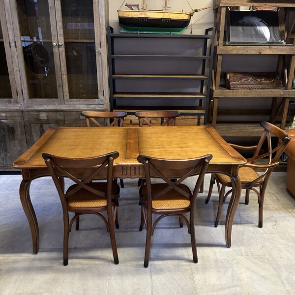 Mudo Arthur Yemek Masası