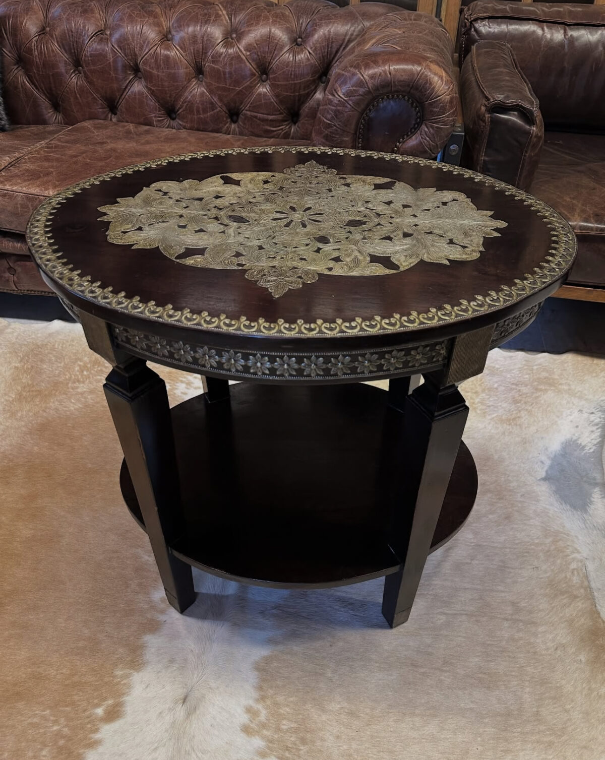 Kervan işlemeli yan sehpa - Görsel 1