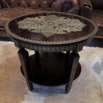 Kervan işlemeli yan sehpa