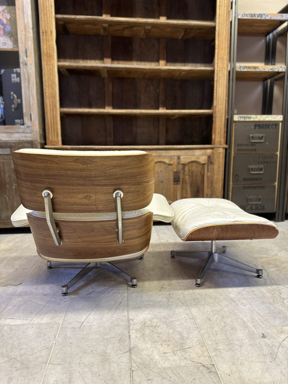 Eames Lounge deri koltuk - Görsel 3