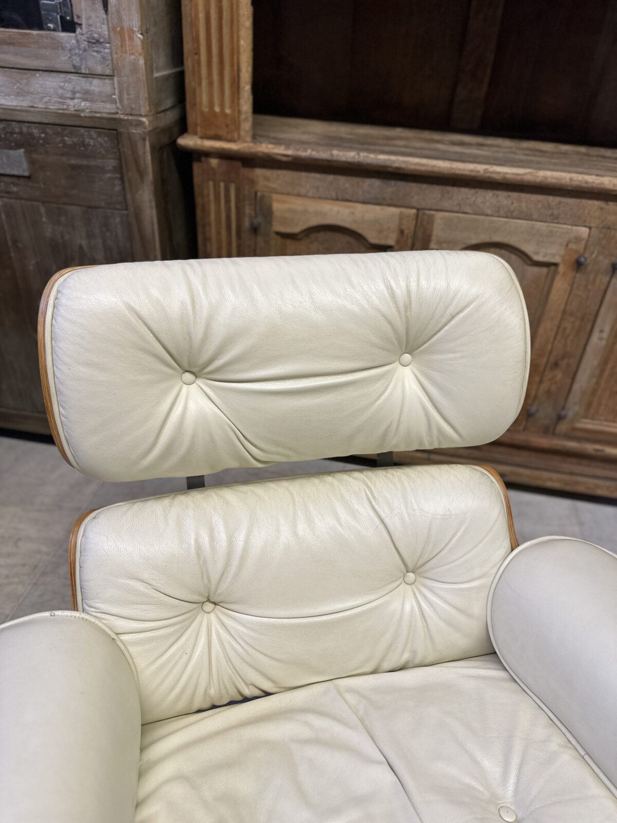 Eames Lounge deri koltuk - Görsel 4