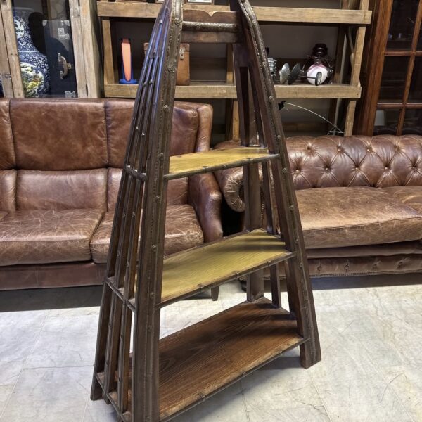 Hint tik ağacından yapılmış antika kitaplık