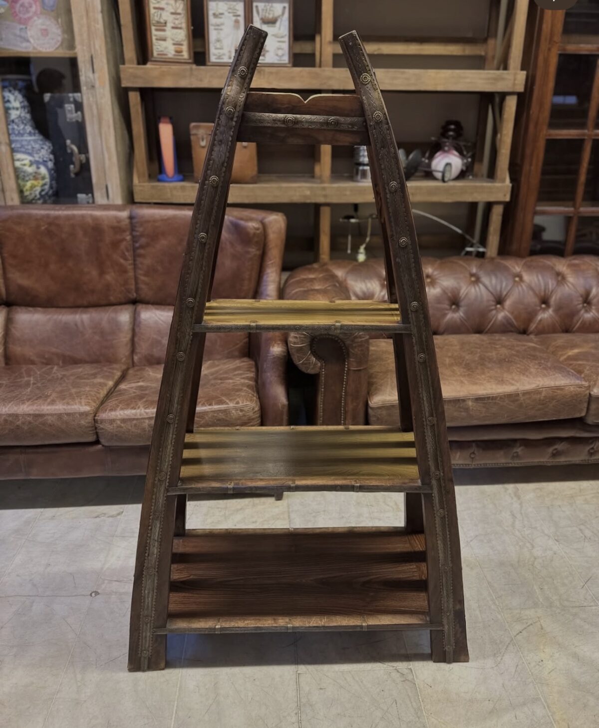 Hint tik ağacından yapılmış antika kitaplık - Görsel 2