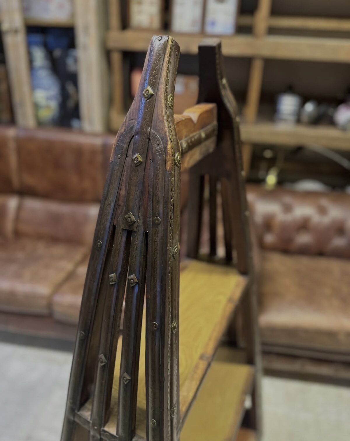 Hint tik ağacından yapılmış antika kitaplık - Görsel 5