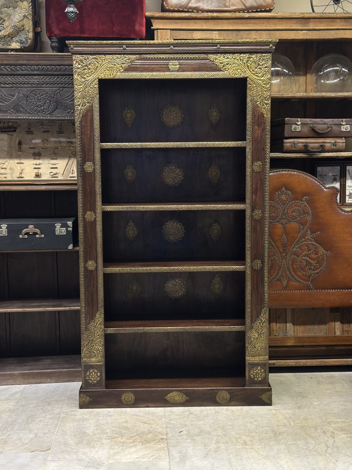 Kervan pirinç detaylı kitaplık - Görsel 2