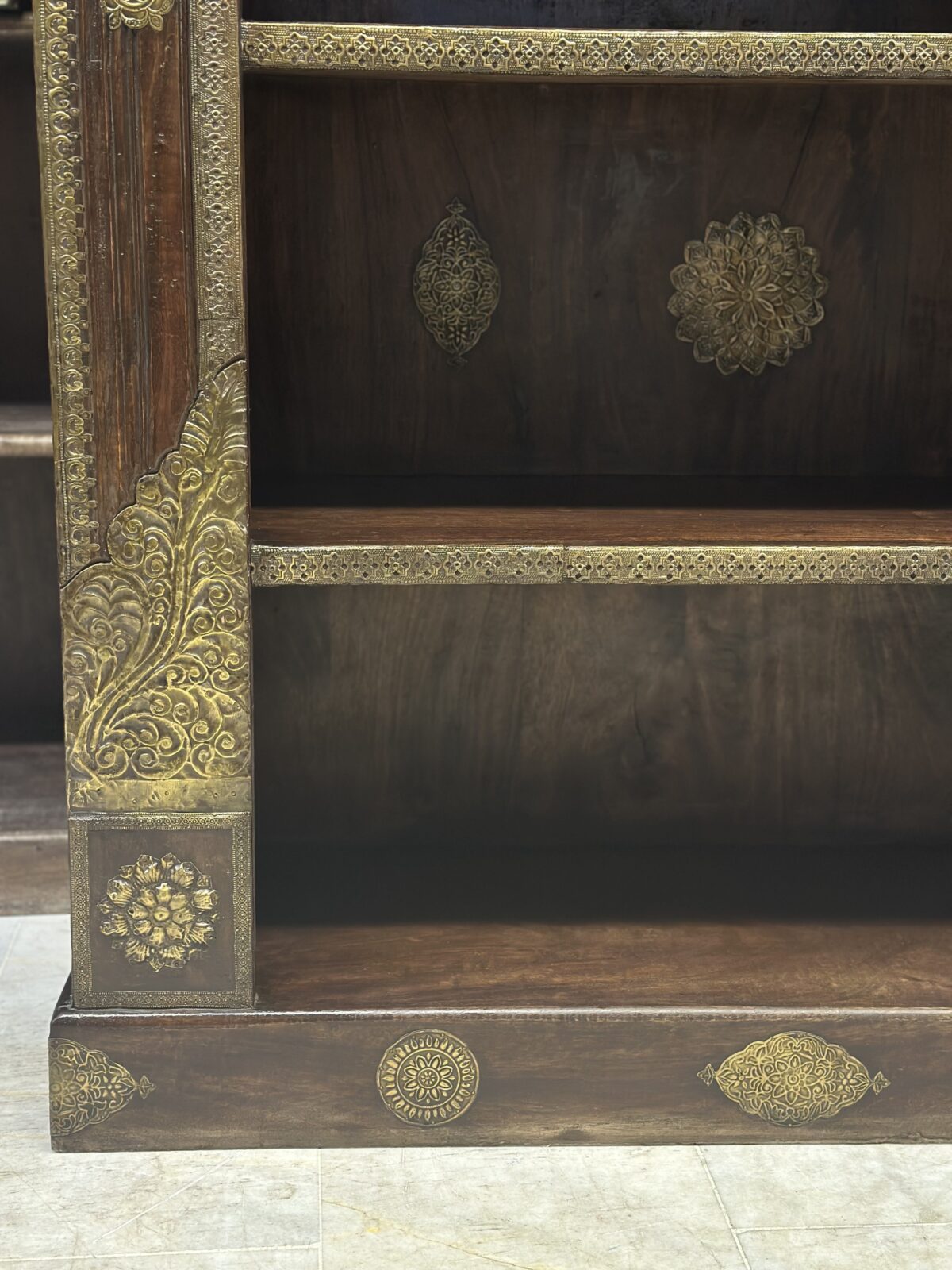 Kervan pirinç detaylı kitaplık - Görsel 4