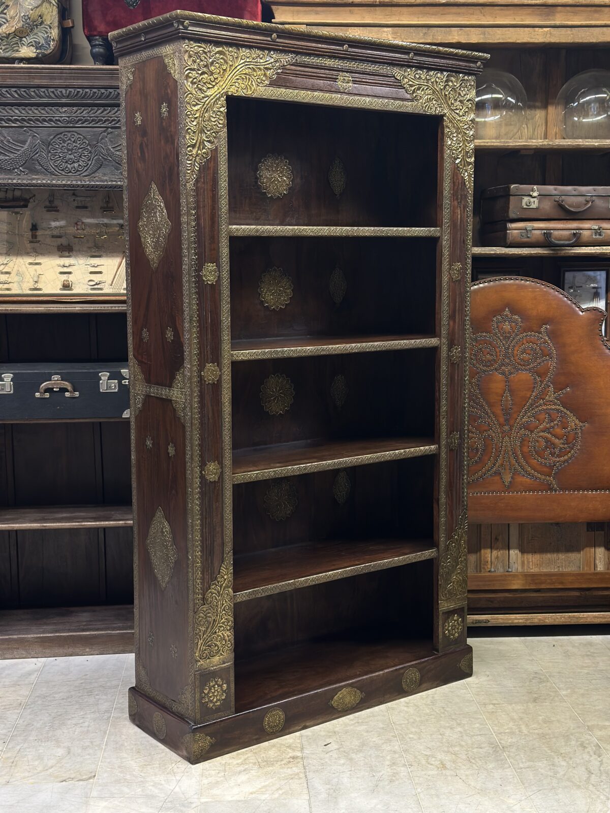 Kervan pirinç detaylı kitaplık - Görsel 1