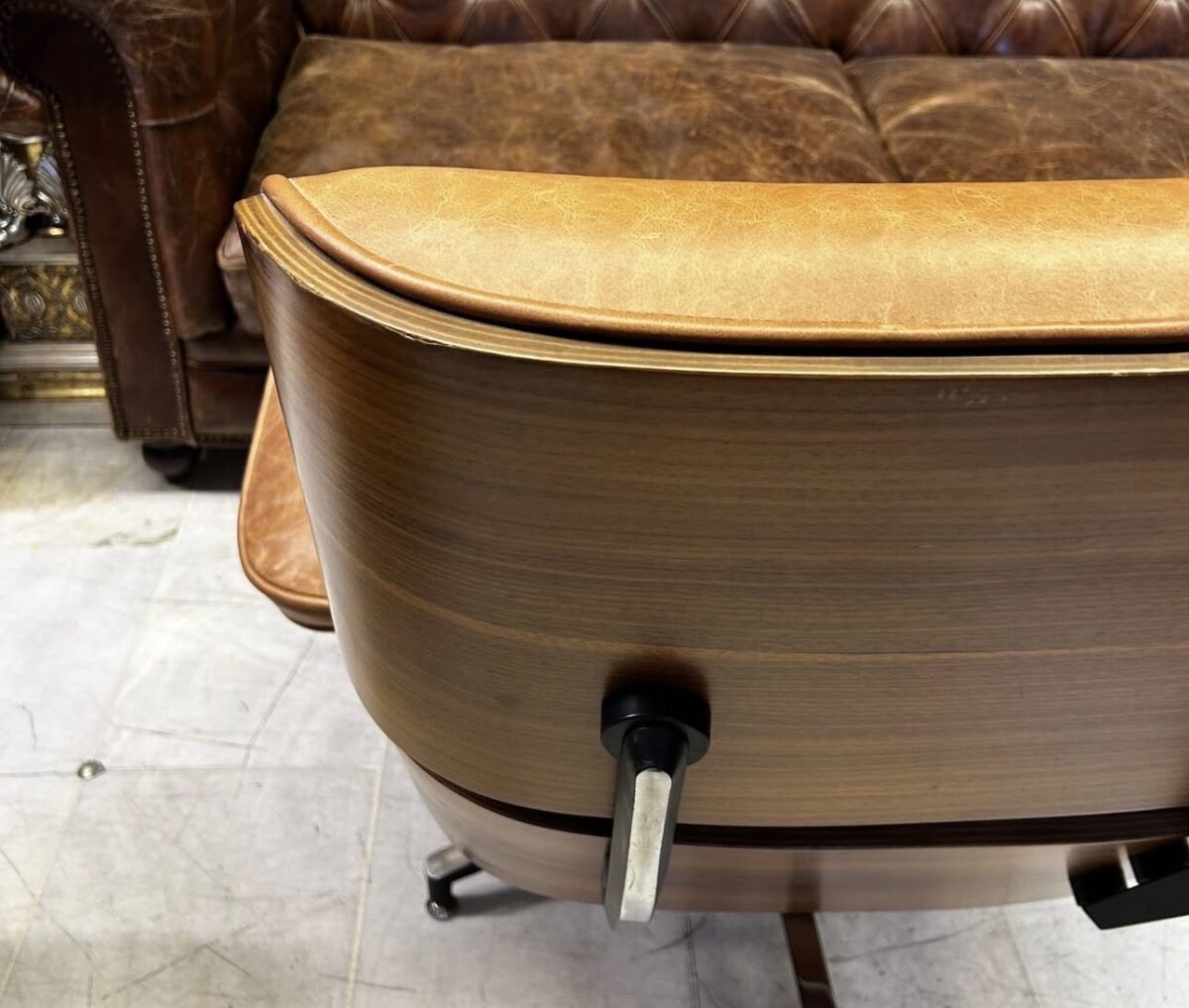 Eames Lounge deri tekli koltuk - Görsel 5