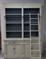 Mudo country ahşap merdivenli kütüphane