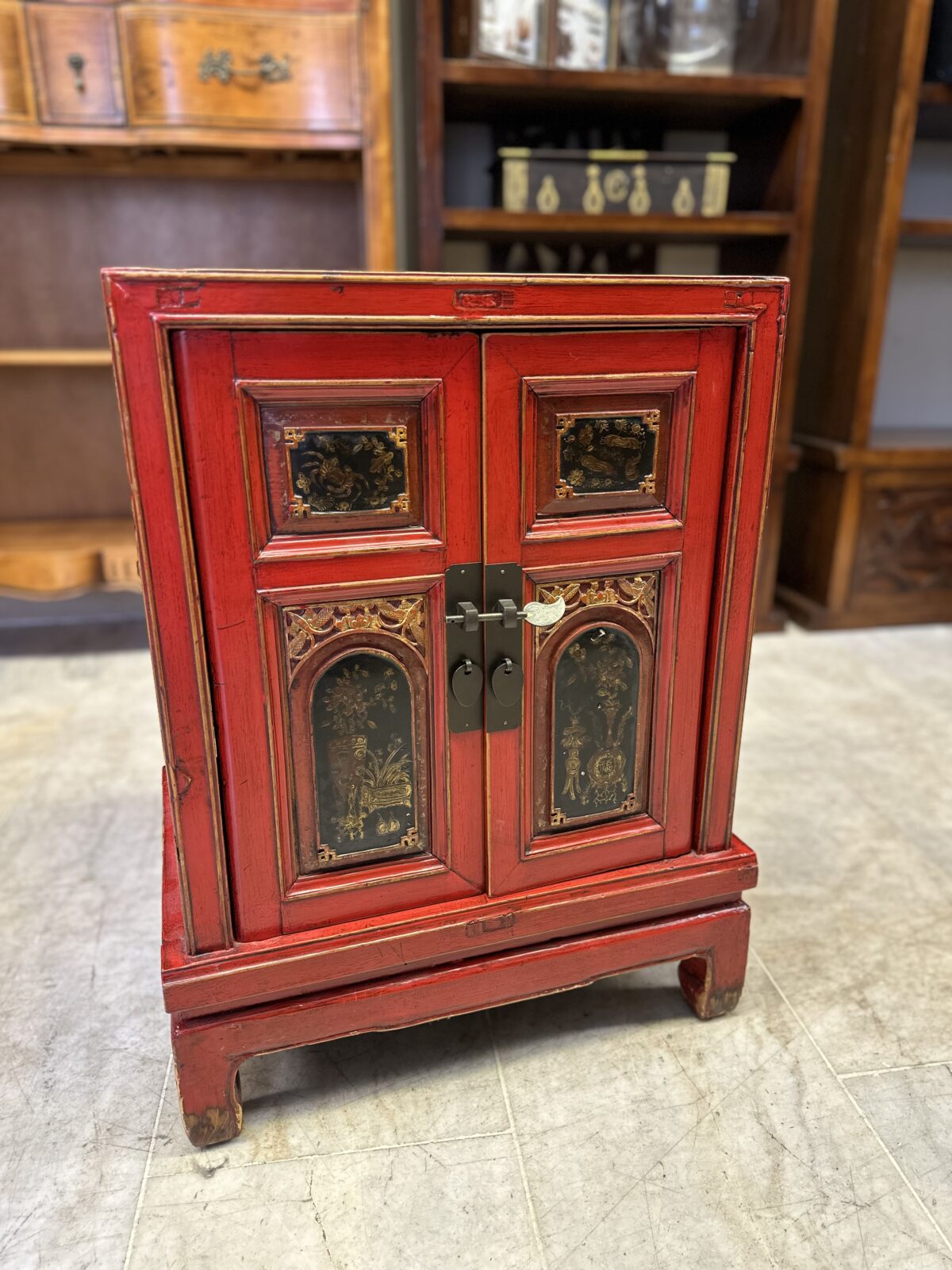 Uzakdoğu ahşap dolap - Görsel 1